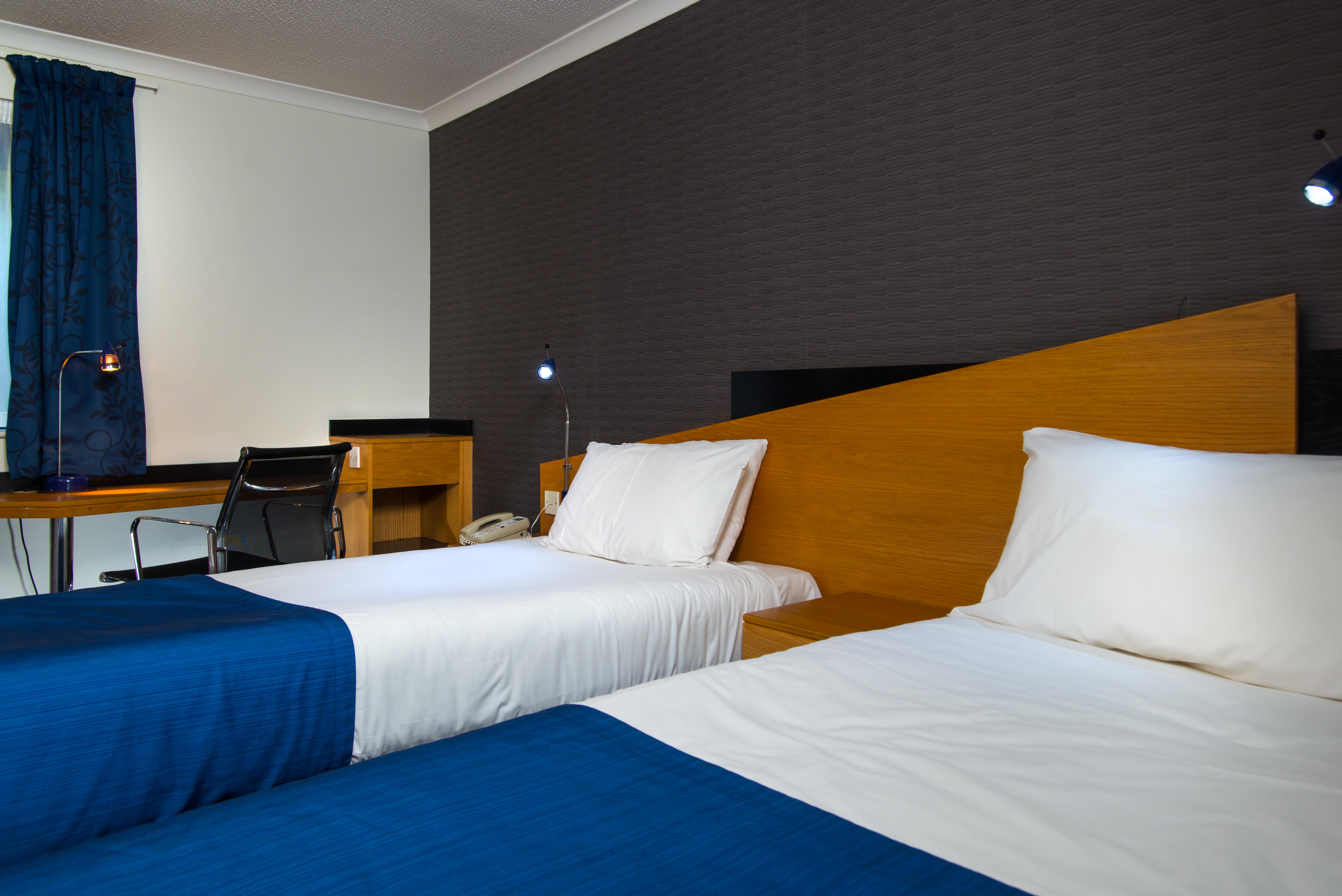 Holiday Inn Express Manchester East, An Ihg Hotel Экстерьер фото