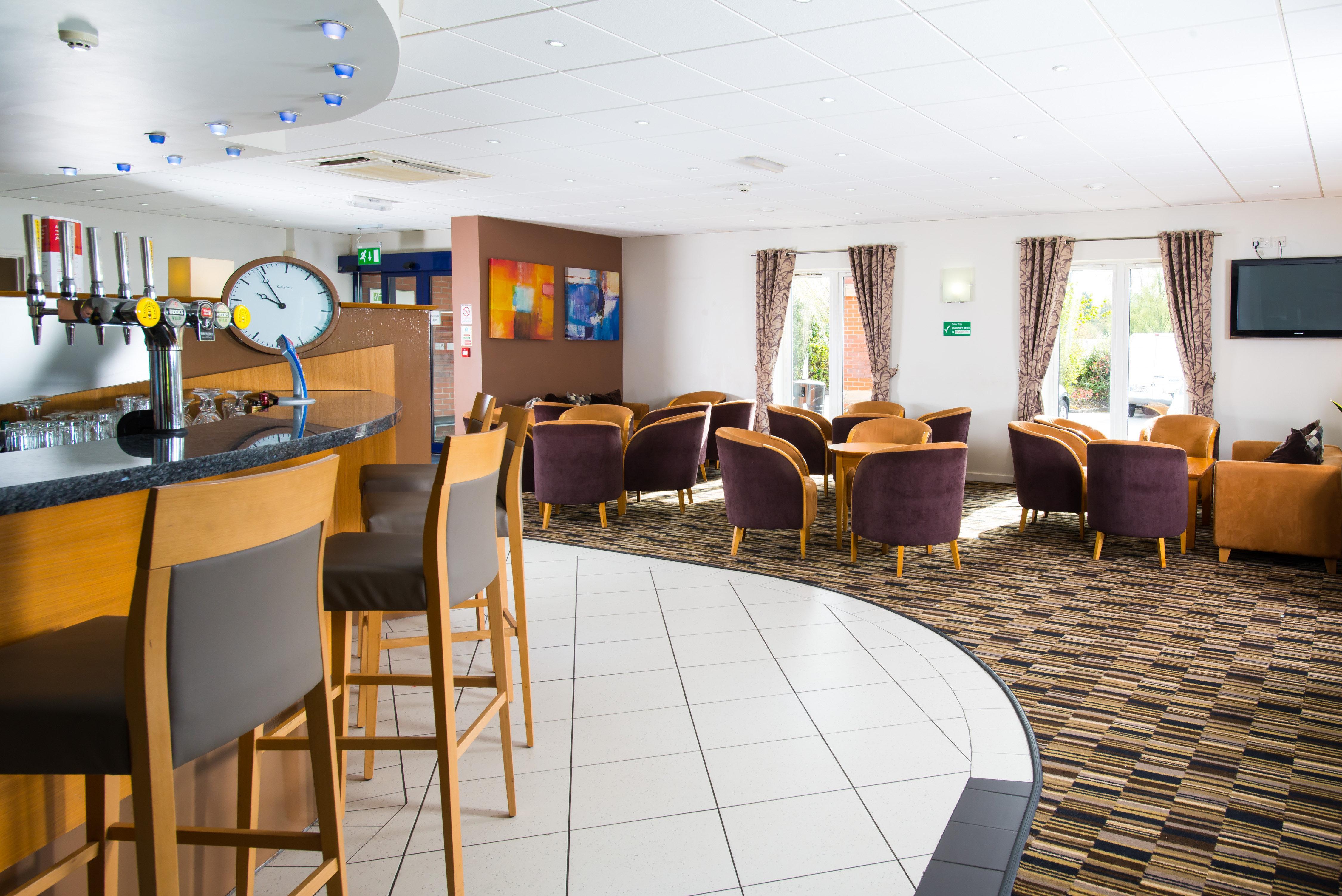 Holiday Inn Express Manchester East, An Ihg Hotel Экстерьер фото