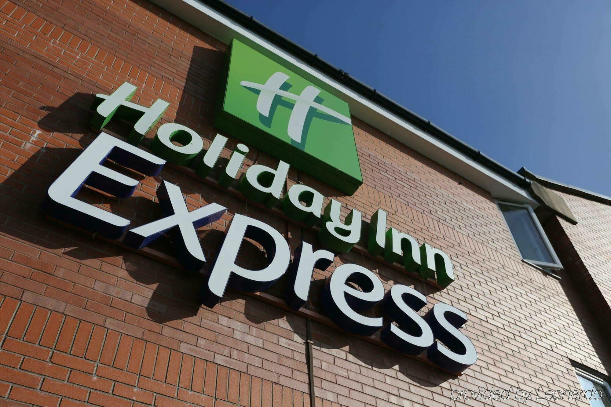 Holiday Inn Express Manchester East, An Ihg Hotel Экстерьер фото